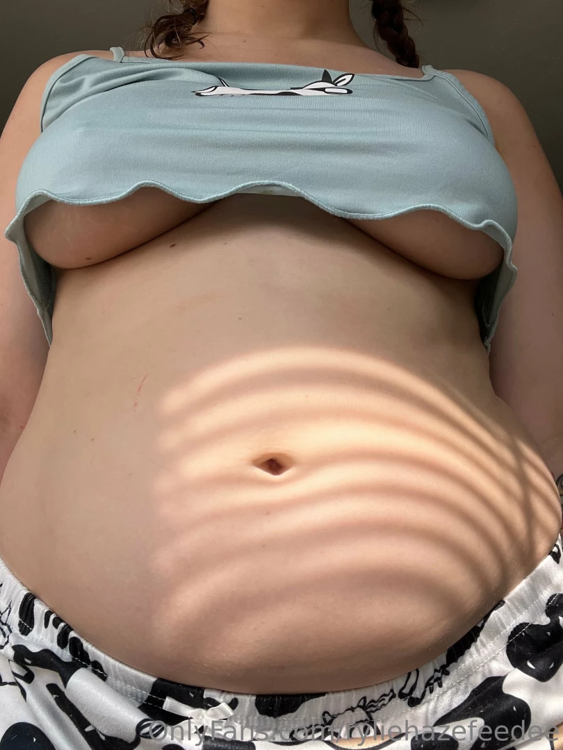 Perfect lighting for a round belly it s just missing some cum part 5 