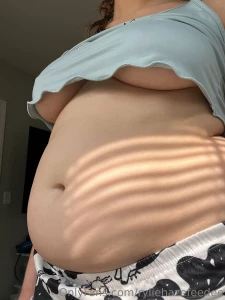 Perfect lighting for a round belly it s just missing some cum part 8