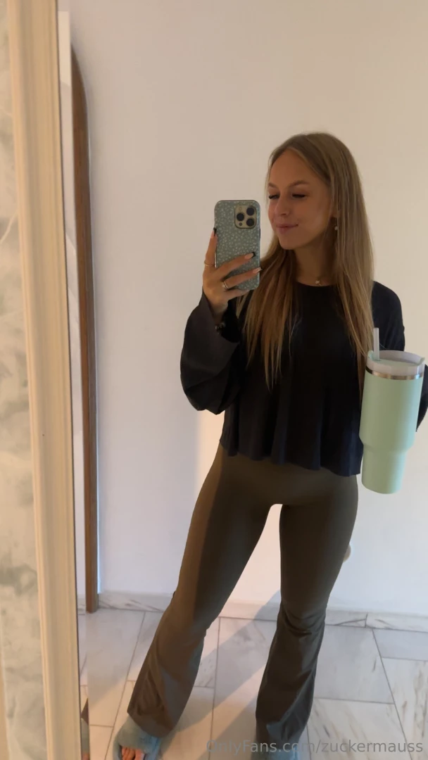 Ich bin auf dem weg ins fitnessstudio und bereit an meine grenzen zu 