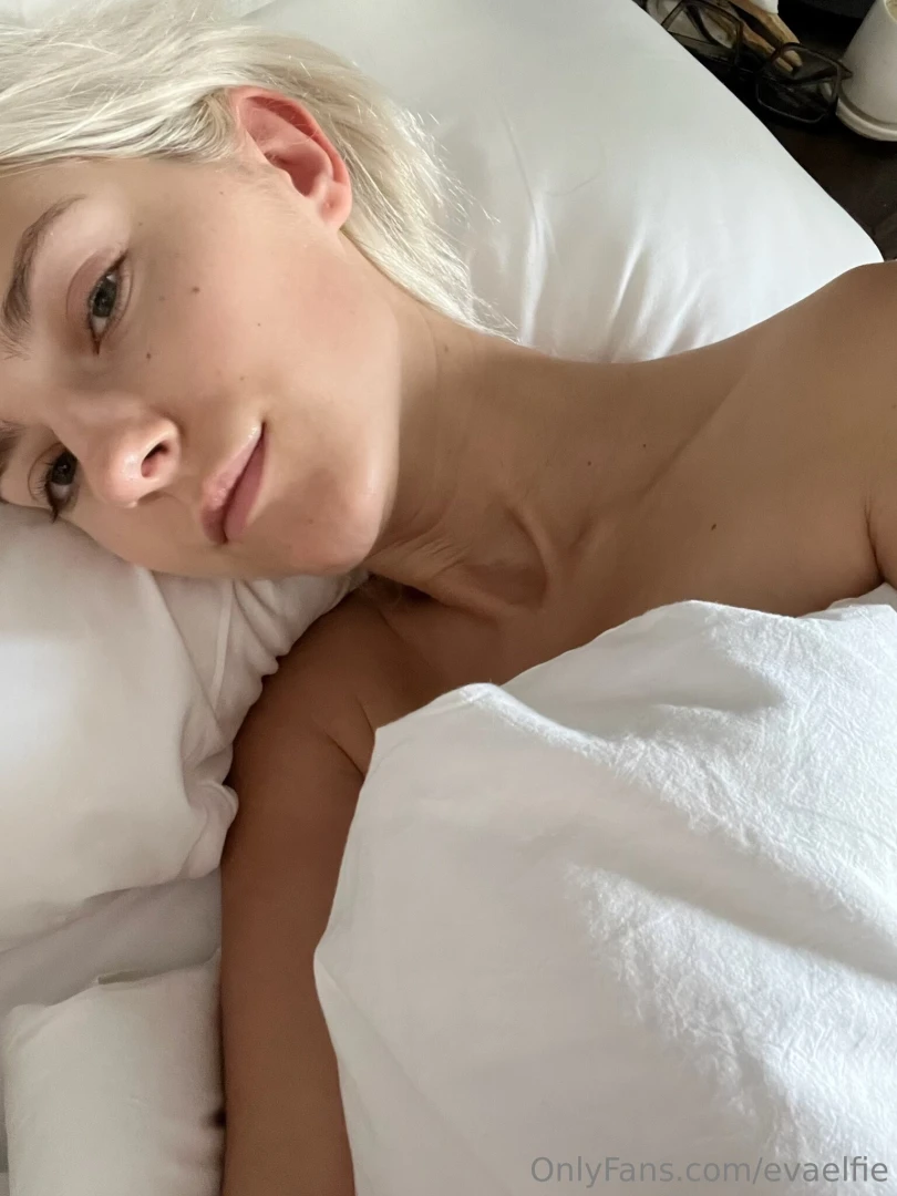 No alarm no makeup just me soft sleepy and maybe waiting for a good 