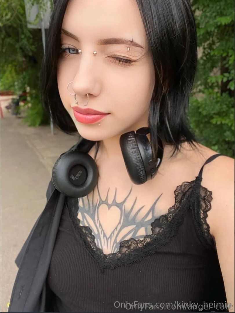 Subscriptions free only now angel_cate this playful babe angel_cate is part 885 