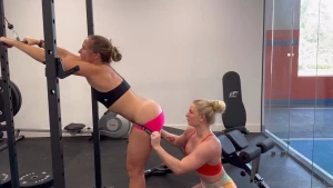 Fit lesbian gym sex was getting a quick workout in with hannarayvip