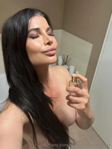 Did you know that marilyn wore only perfume to bed i m trying that out