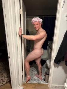 Colored my hair again so i got myself this sick shower cap part 3