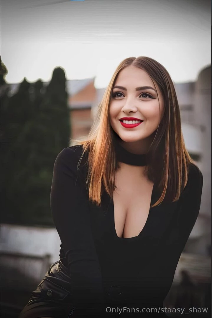 Annie_saint now wet she loves having her juicy ass squeezed this part 401 