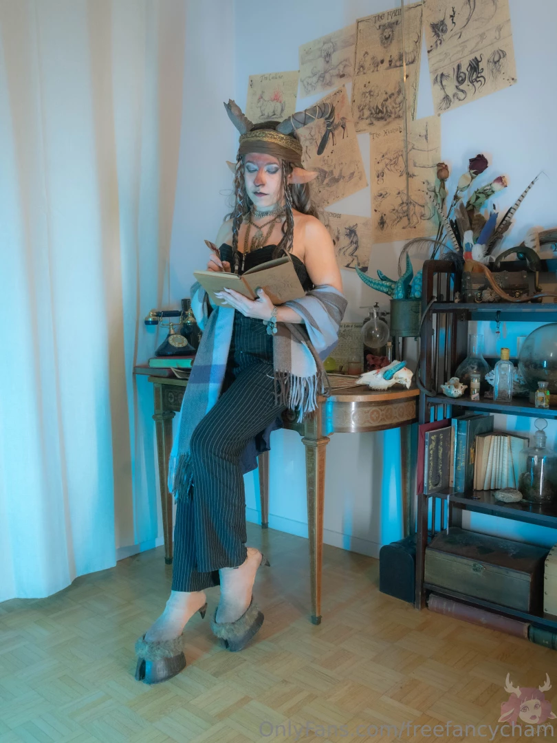 Que peut bien contenir son carnet what could his notebook contain part 1 