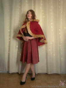 Cette superbe robe a d j une capeline int gr e mais j aime trop ma