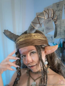 Tassa semble te jauger peut- tre essaie-t elle de savoir si tu es part 1