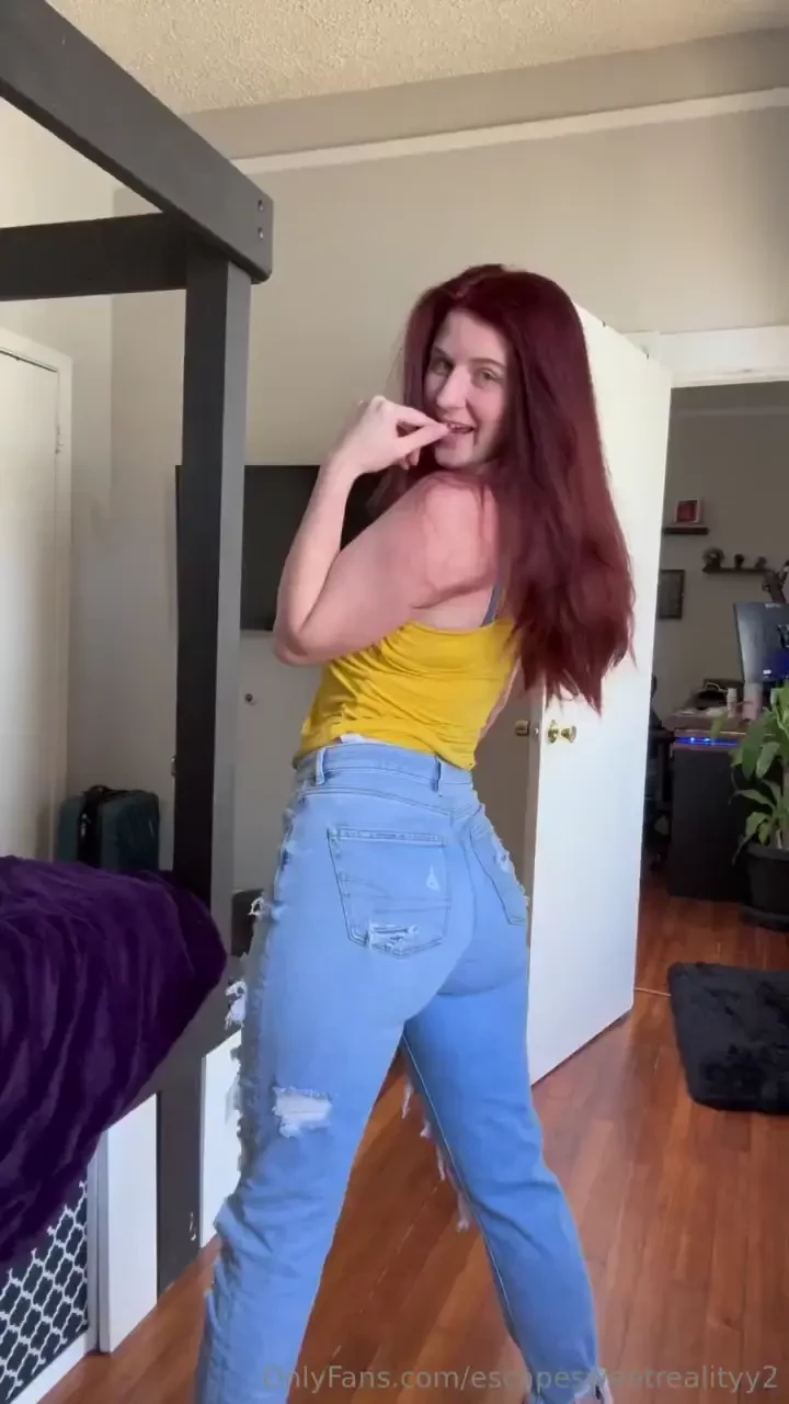 Selfie saturdayyy peep the suitcase for my trip this coming week 