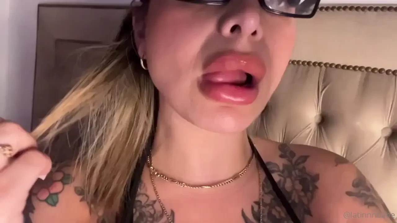 Fleshy and warm lips 