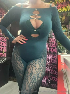 Are thick thighs and lace sexy to you bb
