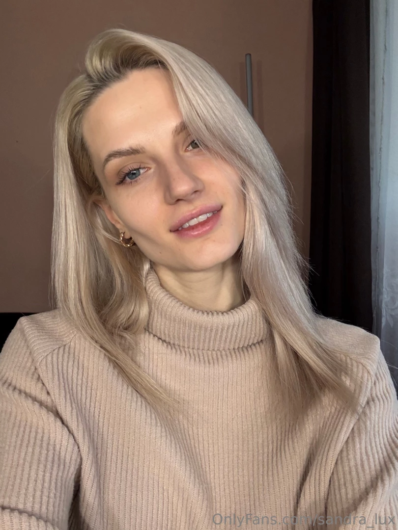 A good movie and cats purring on my lap are the things that make me 