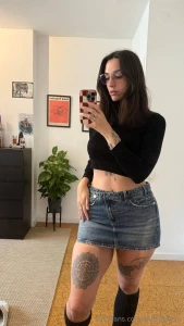 I think my thighs look great in this skirt part 1