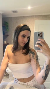 The mirror s in love with me at this point