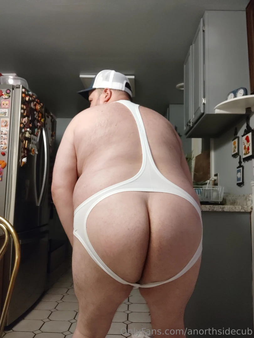 Some ass and belly pics in my singlet from last night part 1 