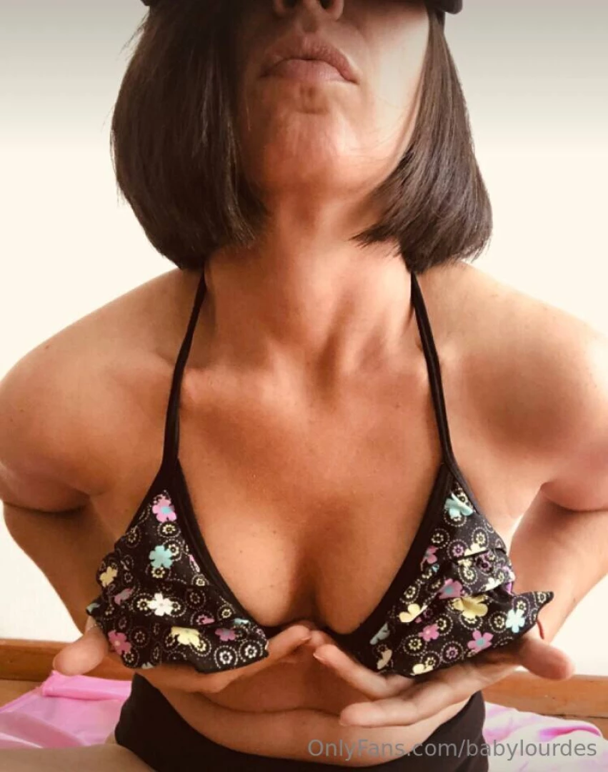My friend decimelobita is an atomic bomb she has a free subscription 
