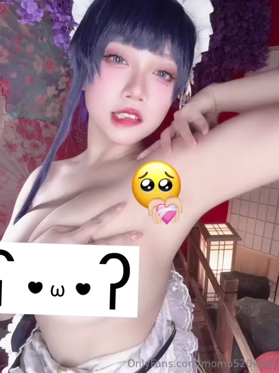 My traveler don t look at me i m changing clothes boobs jiggle jiggle 