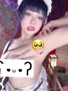 My traveler don t look at me i m changing clothes boobs jiggle jiggle