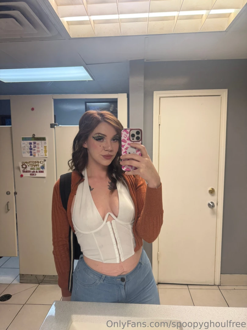 Friendly reminder that spoopyghoul has all the uncensored photos and 