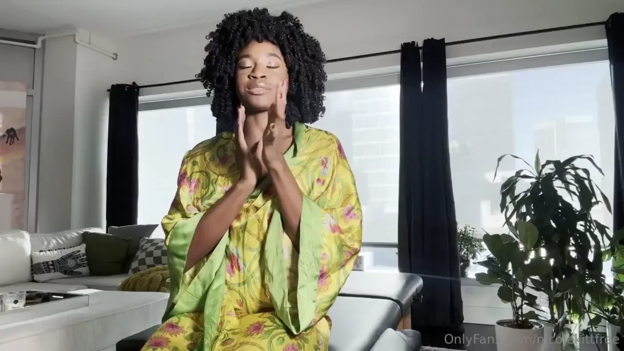 Squirting uncontrollably from a erotic massage finger fuck i needed a 