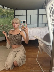 The mobile case is cute but i m cuter
