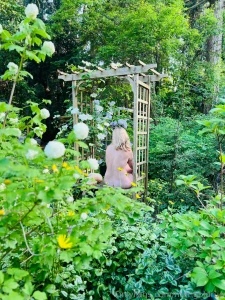 Thighs parted like petals come find the nectar