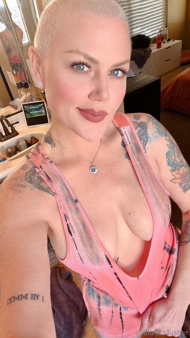 Oh hey stranger you remember me lol got some new hair what do we think 