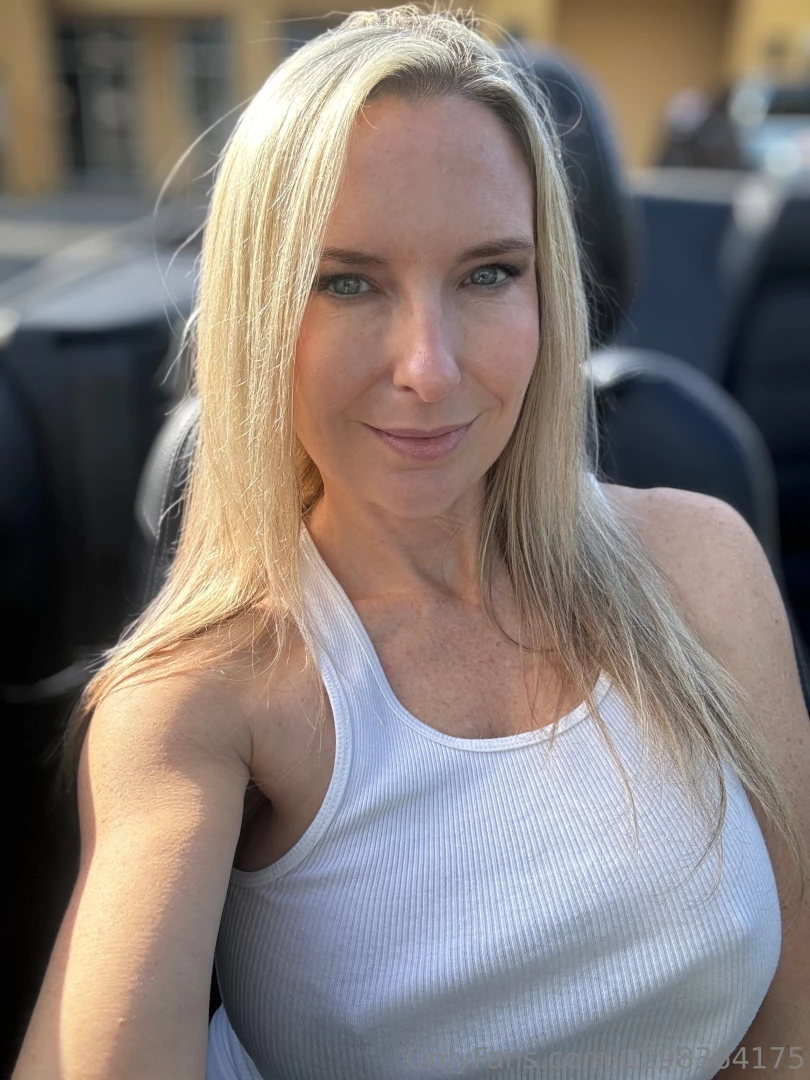 Cum join me on snap for 10 for the week at exxxotica you get all the 