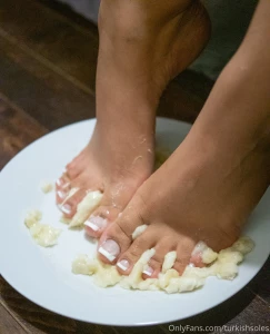 My feet make you go bananas part 4