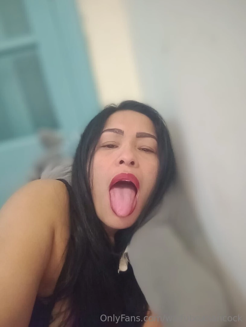 Your favorita bitch si very horny in this moment write me please part 1 