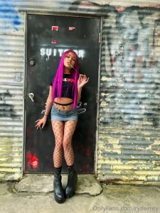 Fun fact i got on my knees for the guy behind the camera after this