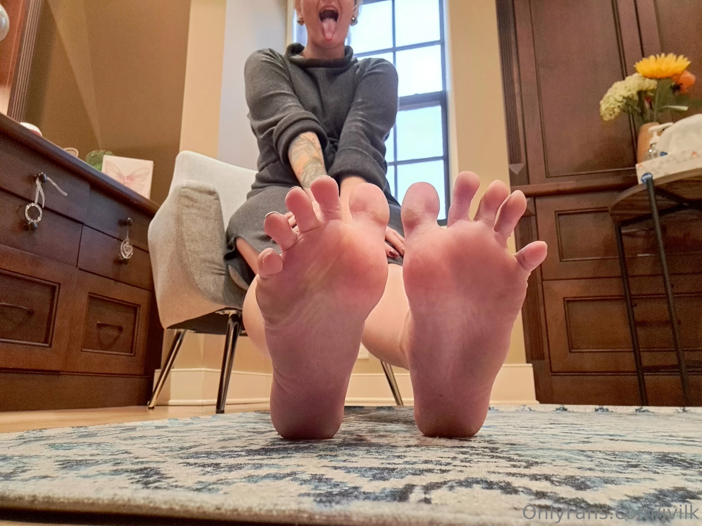 Bow down start worshipping if you can even handle these giant feet part 1 