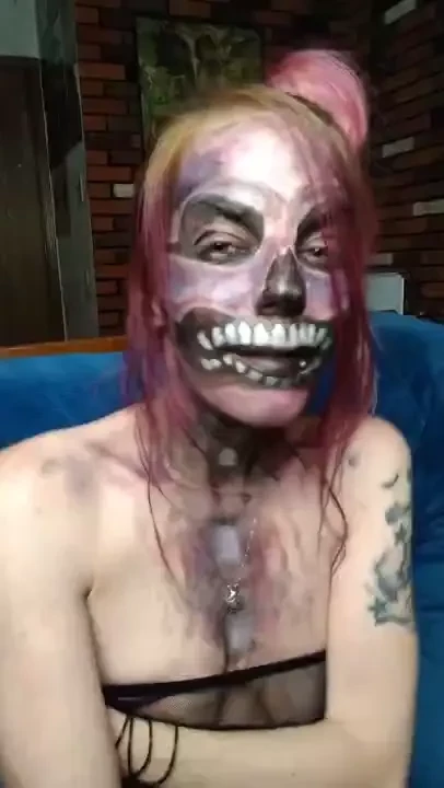 Skeleton face and boobs 