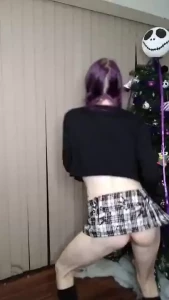 Butt hoping dance