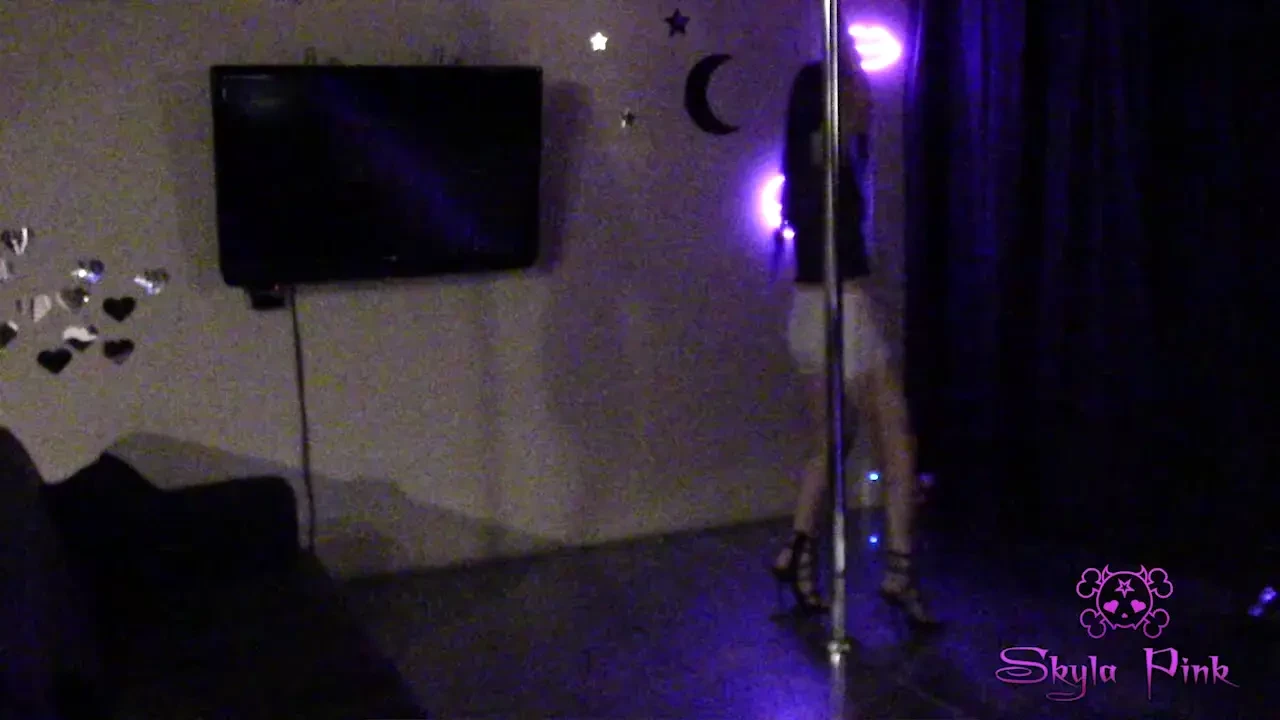 Strip dancing lap dancing fucking amp facial oh my b g over 20mins 