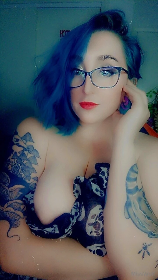 Feeling alittle bored what you up too 