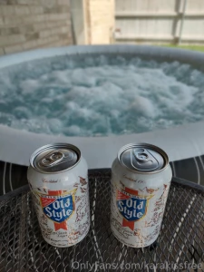 Soooo i gave a blow job in a hot tub who wants to see the video