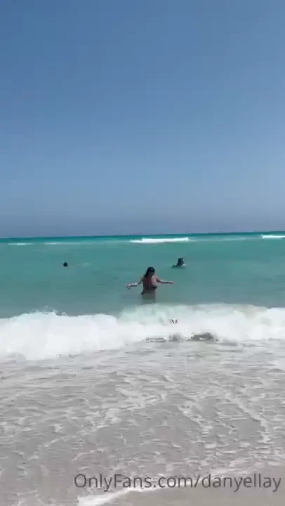 Beach day with natagata guess you can say the people around us had a 