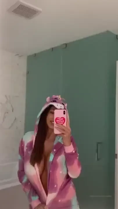 I m using this for an ig post but this thing is so cute lmao i had to 