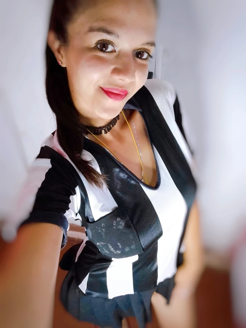 Do you like my referee outfit 