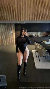 Hi say it back i know you wanna see that ass from the back