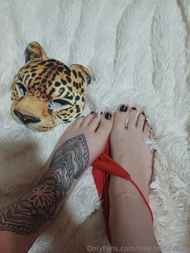 Do you prefer with leopard mask or without 