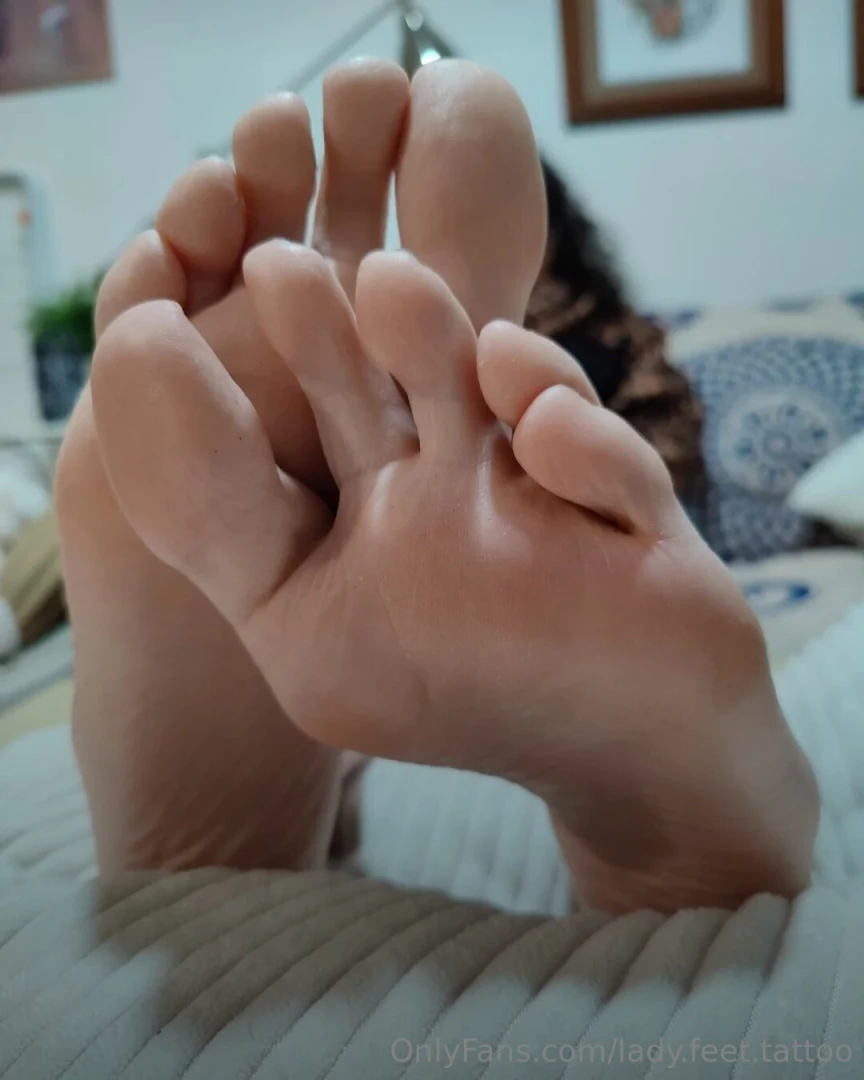 Im looking for a puppy that snoff my toes 