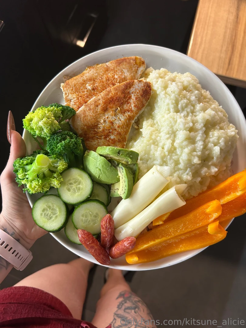 Friday who s mentally in the fridge already what s for dinner tonight 