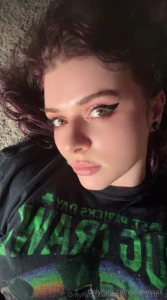 Msredswrenching is here to show you that girls like to get their hands