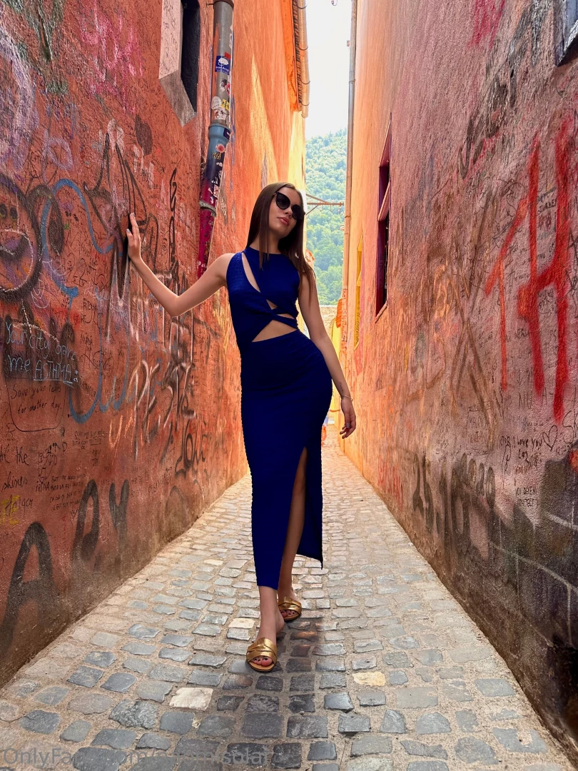 Who says a long dress is boring and unsexy 