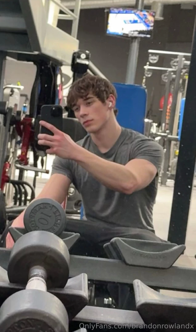 Brandon you always take pictures in the same mirror 