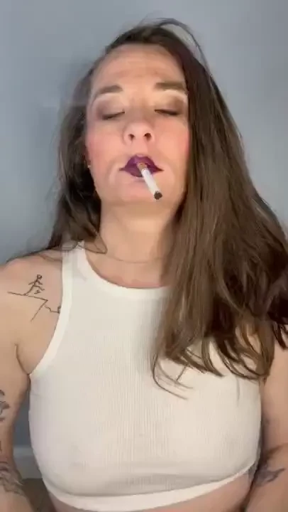 I m alone i m horny and smoking is only making it harder to not be 