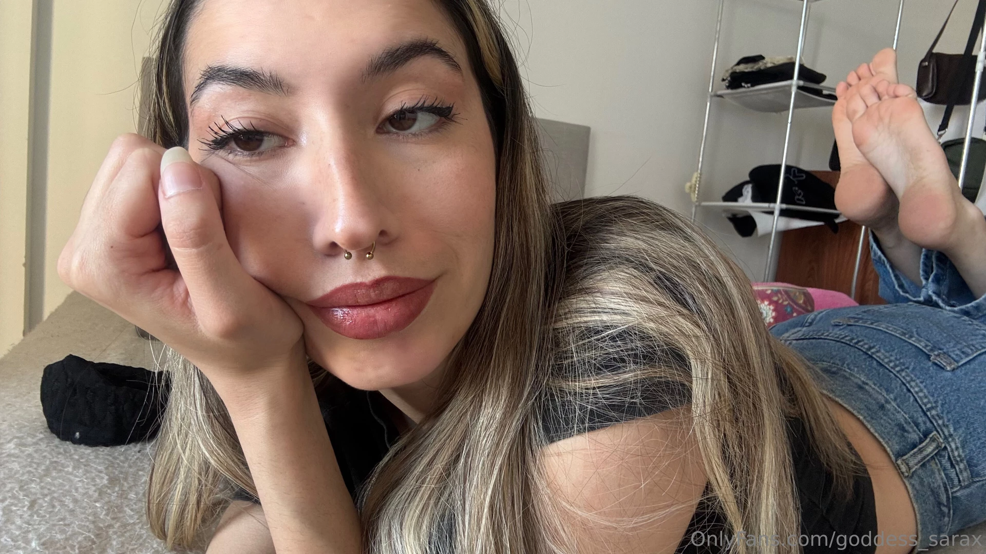 Thinking about my feet or my perfect lips anyway you re weak with both 