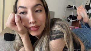 Thinking about my feet or my perfect lips anyway you re weak with both